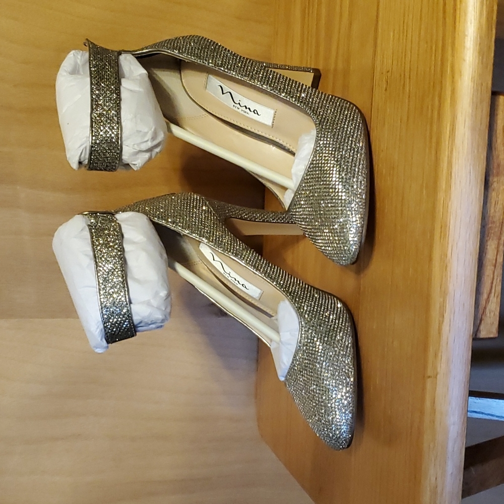 Nina of New York silver dressy/formal heels sz 6M are NWT & box  3 1/2" heels.
